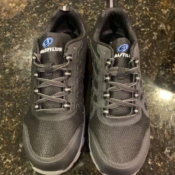 NIB Men’s Nautilus Work Shoe, size 8, black, composite toe. - Picture 2 of 5